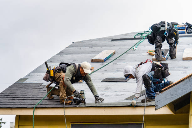 Professional Gutter Installation technician working in Wedderburn, OR